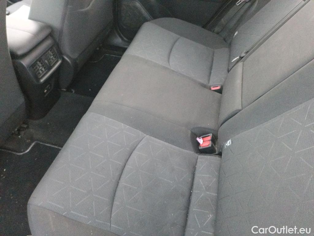  Toyota  RAV4 TOYOTA  / 2018 / 5P / todoterreno 2.5l 220H Advance 4WD #10