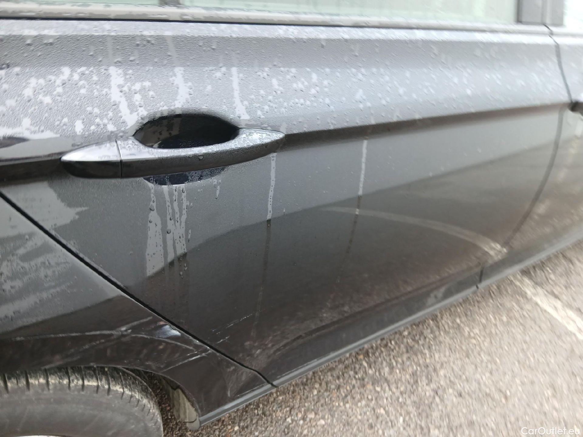  Volkswagen  Passat VOLKSWAGEN  / 2019 / 5P / familiar Variant Business 2.0 TDI 110kW #21