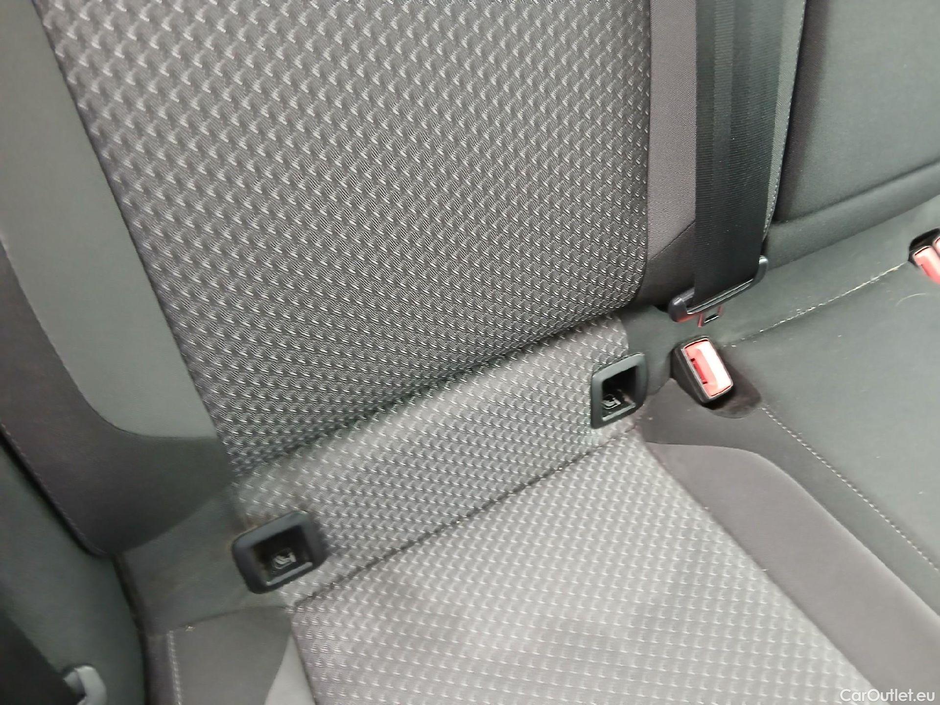  Volkswagen  Passat VOLKSWAGEN  / 2019 / 5P / familiar Variant Business 2.0 TDI 110kW #30