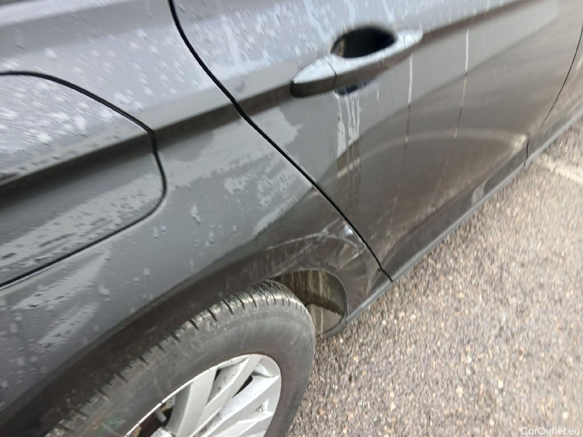  Volkswagen  Passat VOLKSWAGEN  / 2019 / 5P / familiar Variant Business 2.0 TDI 110kW #19