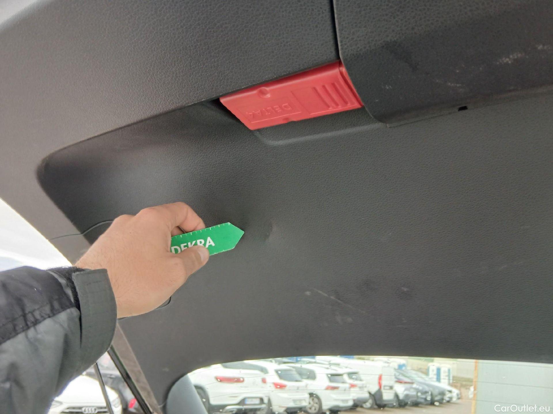  Volkswagen  Passat VOLKSWAGEN  / 2019 / 5P / familiar Variant Business 2.0 TDI 110kW #35