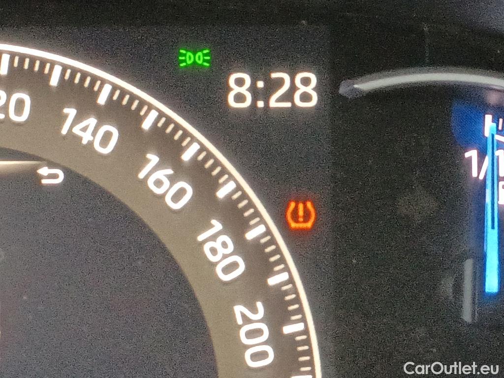  Toyota  RAV4 TOYOTA  / 2018 / 5P / todoterreno 2.5l 220H Advance 4WD #28