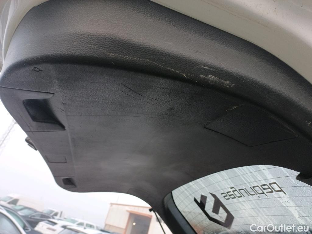  Toyota  RAV4 TOYOTA  / 2018 / 5P / todoterreno 2.5l 220H Advance 4WD #13