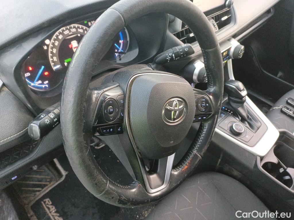  Toyota  RAV4 TOYOTA  / 2018 / 5P / todoterreno 2.5l 220H Advance 4WD #15