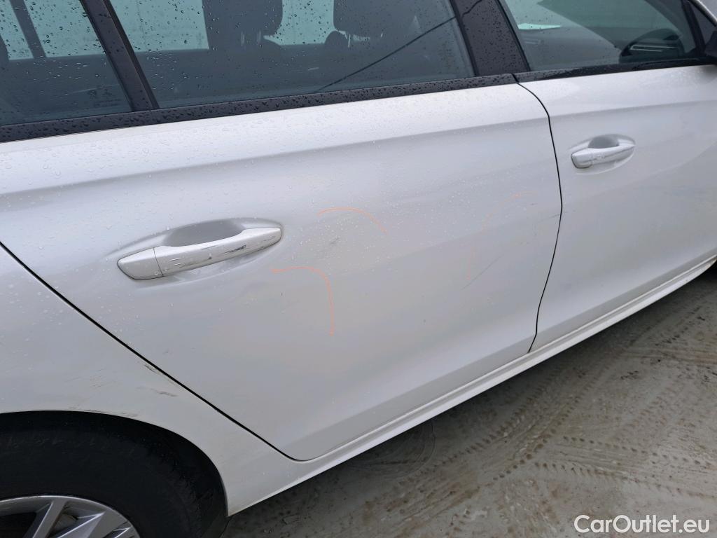  Peugeot  508 PEUGEOT  / 2018 / 5P / familiar SW Active Pack BlueHDi 130 S&S EAT8 #3