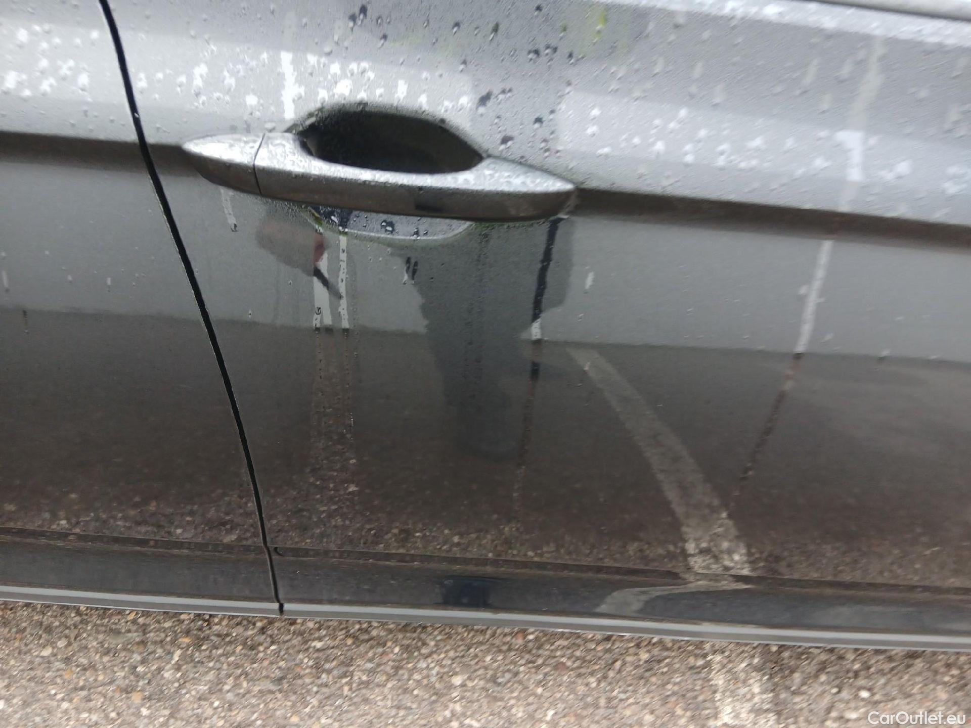  Volkswagen  Passat VOLKSWAGEN  / 2019 / 5P / familiar Variant Business 2.0 TDI 110kW #23