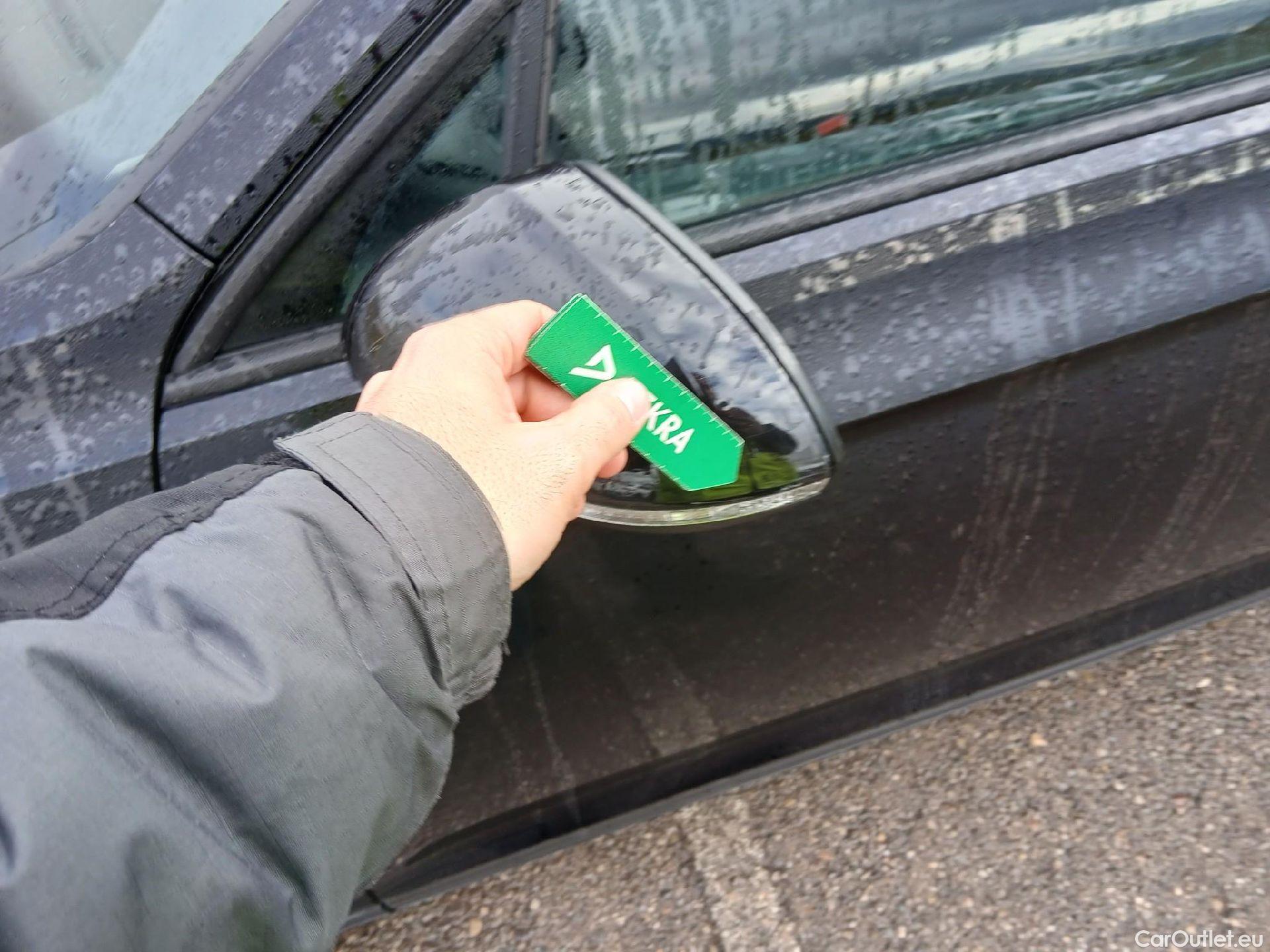  Volkswagen  Passat VOLKSWAGEN  / 2019 / 5P / familiar Variant Business 2.0 TDI 110kW #39