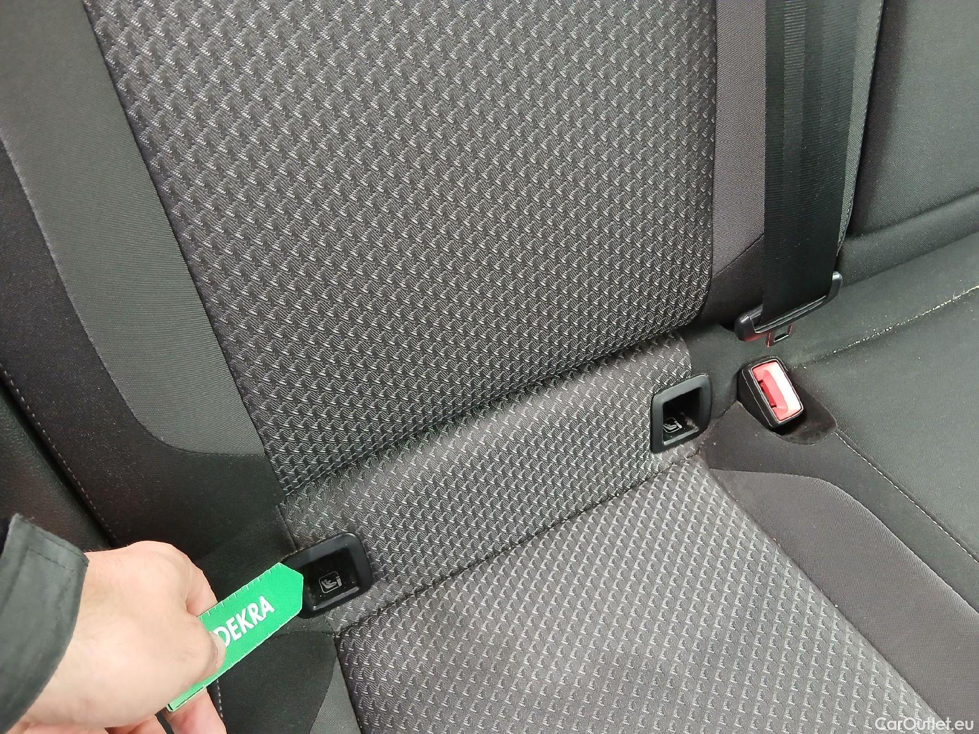  Volkswagen  Passat VOLKSWAGEN  / 2019 / 5P / familiar Variant Business 2.0 TDI 110kW #32