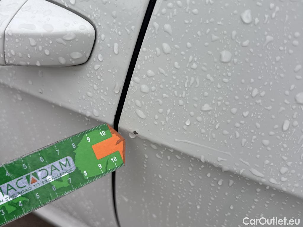  Volkswagen  Golf  VOLKSWAGEN / 2016 / 5P / berlina con portón Last Edition 1.5 TSI EVO 96kW (130CV) (CX) #25