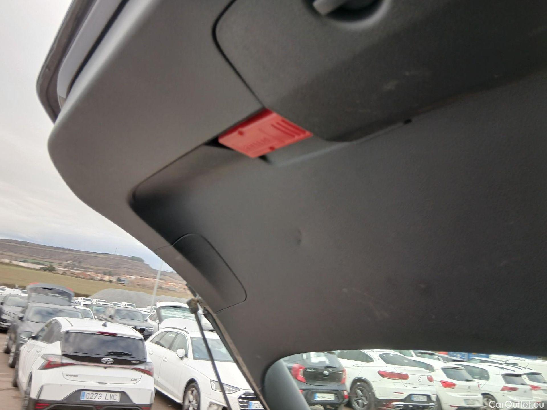  Volkswagen  Passat VOLKSWAGEN  / 2019 / 5P / familiar Variant Business 2.0 TDI 110kW #36