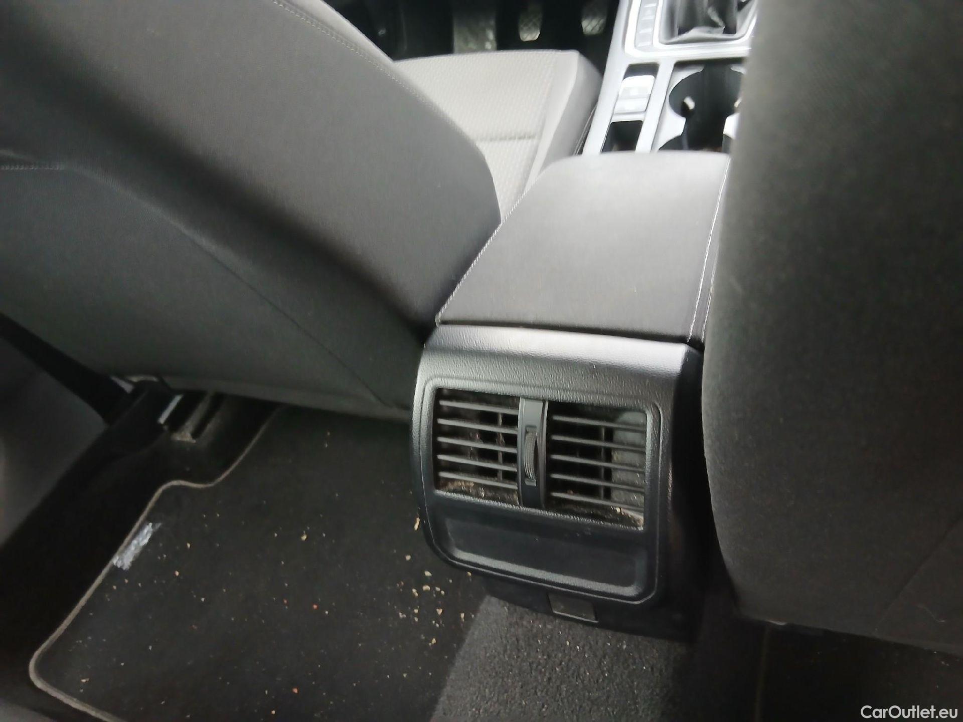  Volkswagen  Passat VOLKSWAGEN  / 2019 / 5P / familiar Variant Business 2.0 TDI 110kW #34