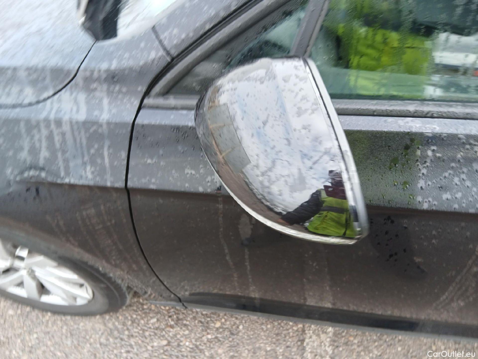  Volkswagen  Passat VOLKSWAGEN  / 2019 / 5P / familiar Variant Business 2.0 TDI 110kW #40