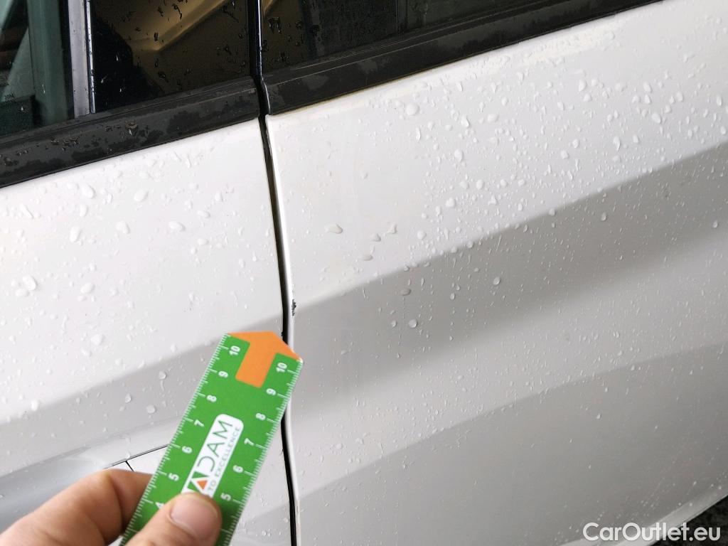  Peugeot  208 PEUGEOT  / 2019 / 5P / berlina con portón BlueHDi 73kW (100CV) Allure #17