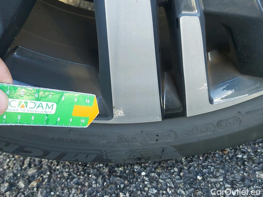  Peugeot  5008 PEUGEOT  / 2020 / 5P / todoterreno 1.5 BlueHDi 96kW S&S GT EAT8 #27