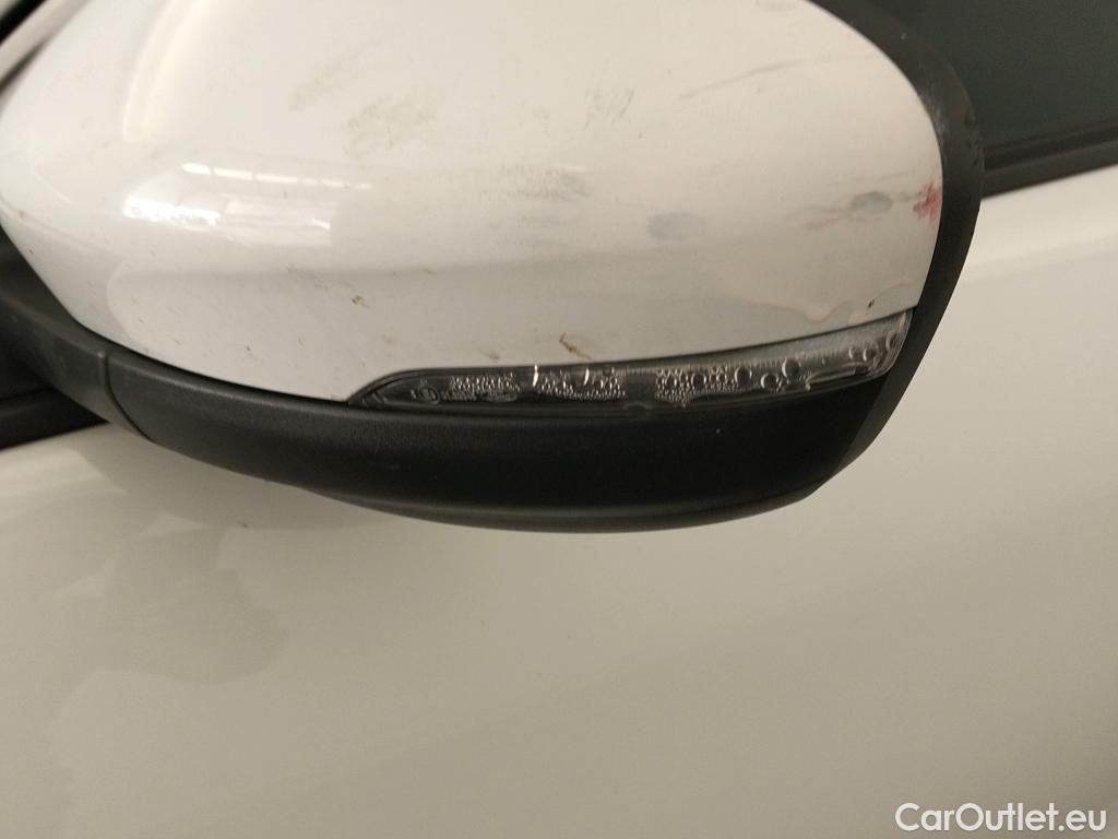  Ford  Kuga FORD  / 2019 / 5P / todoterreno Titanium 2.5 Duratec FHEV 140kW Auto #17