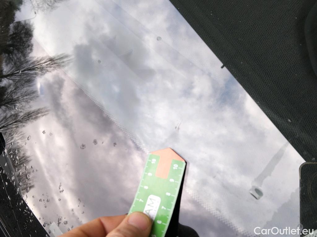  Peugeot  208 PEUGEOT  / 2019 / 5P / berlina con portón BlueHDi 73kW (100CV) Allure #2