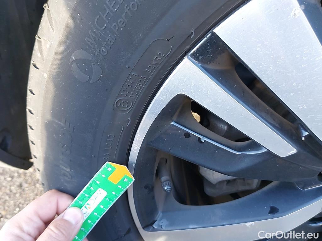  Peugeot  5008 PEUGEOT  / 2020 / 5P / todoterreno 1.5 BlueHDi 96kW S&S GT EAT8 #25