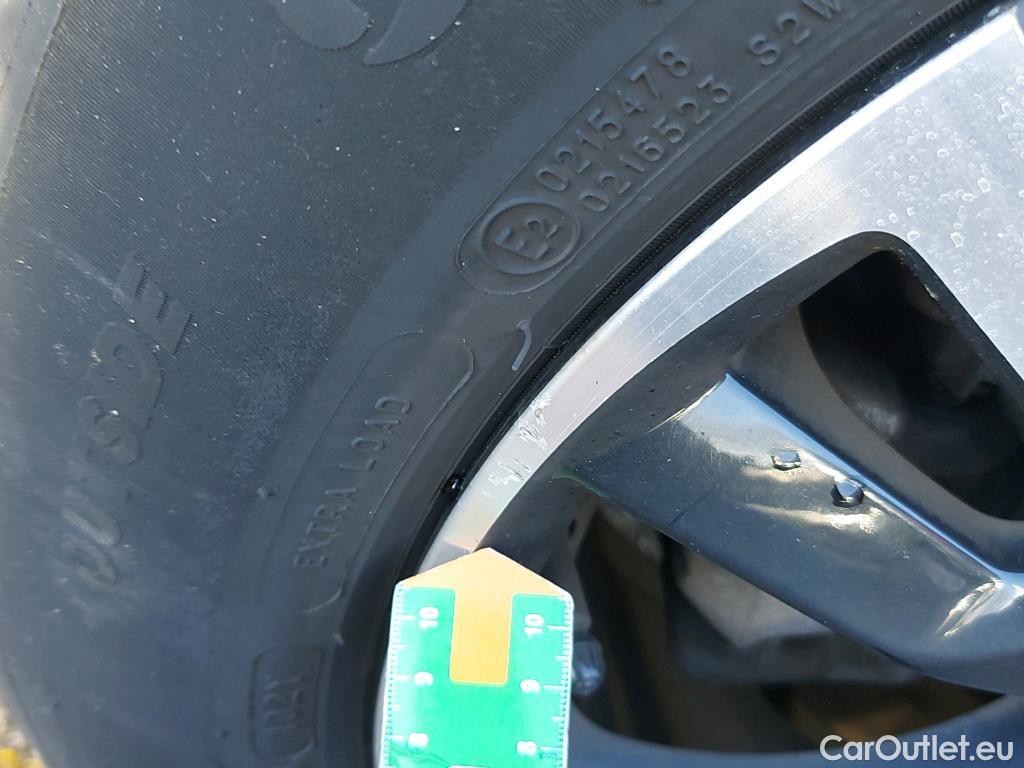  Peugeot  5008 PEUGEOT  / 2020 / 5P / todoterreno 1.5 BlueHDi 96kW S&S GT EAT8 #26