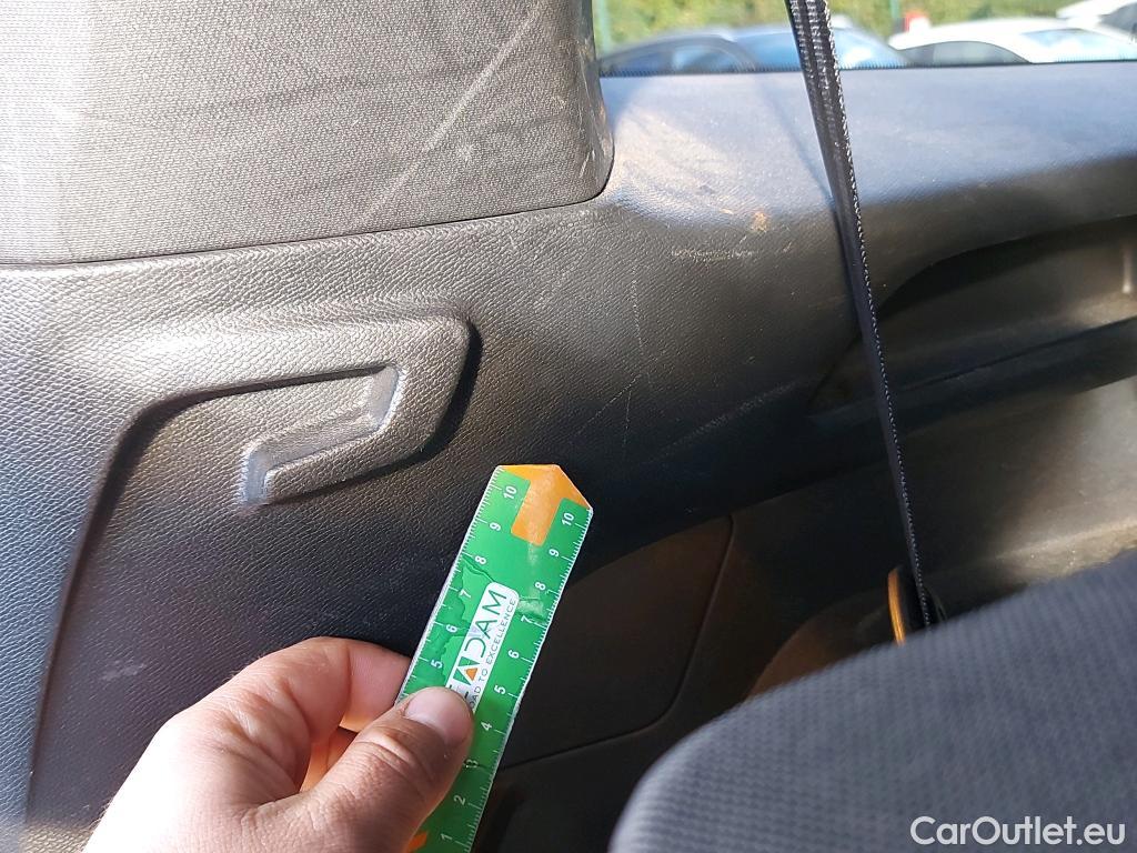  Peugeot  5008 PEUGEOT  / 2020 / 5P / todoterreno 1.5 BlueHDi 96kW S&S GT EAT8 #13