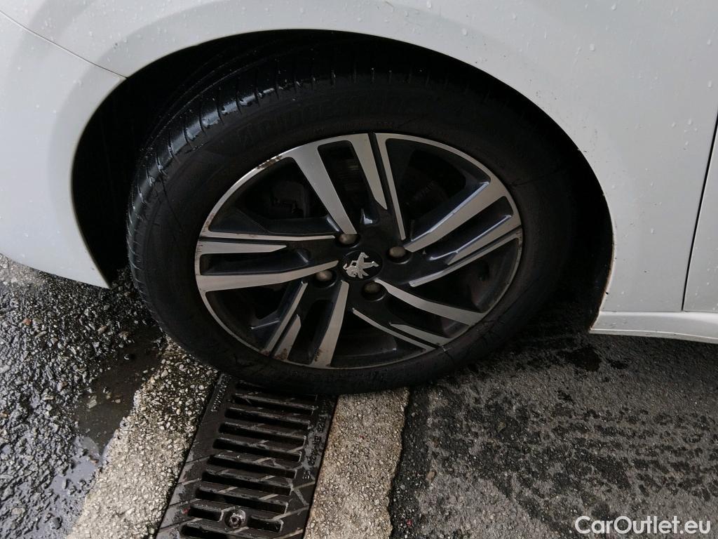  Peugeot  208 PEUGEOT  / 2019 / 5P / berlina con portón BlueHDi 73kW (100CV) Allure #3