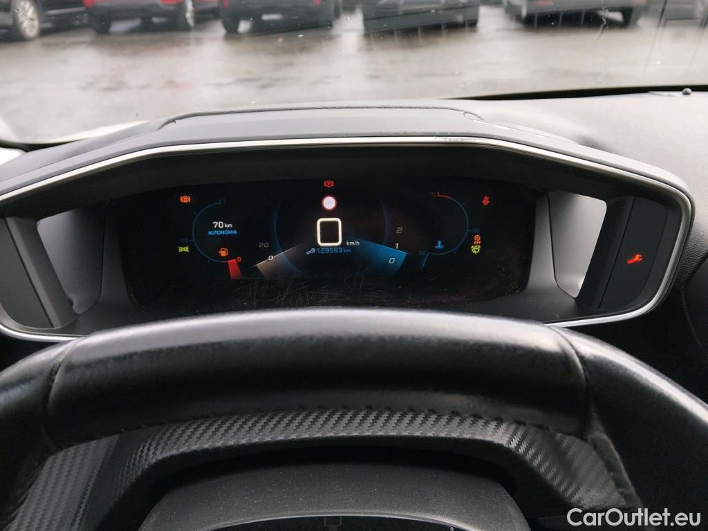  Peugeot  208 PEUGEOT  / 2019 / 5P / berlina con portón BlueHDi 73kW (100CV) Allure #15