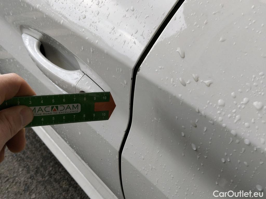  Peugeot  208 PEUGEOT  / 2019 / 5P / berlina con portón BlueHDi 73kW (100CV) Allure #19