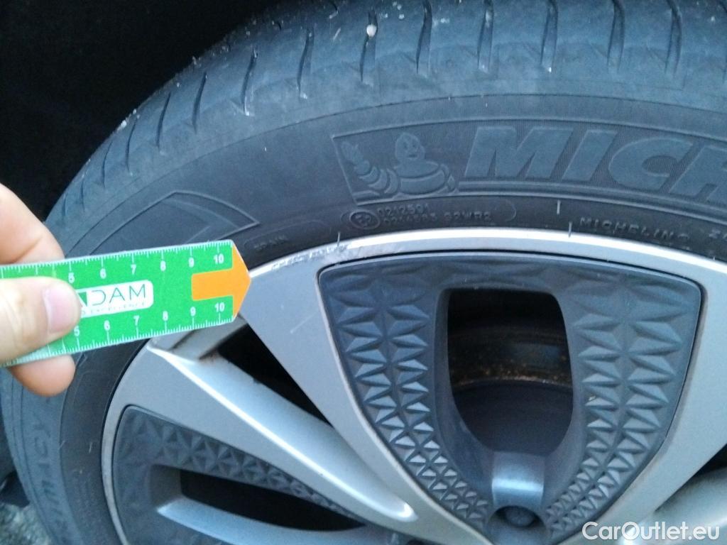  Renault  Scenic RENAULT Scénic / 2016 / 5P / monovolumen compacto Zen Energy dCi 96kW (130CV) #18