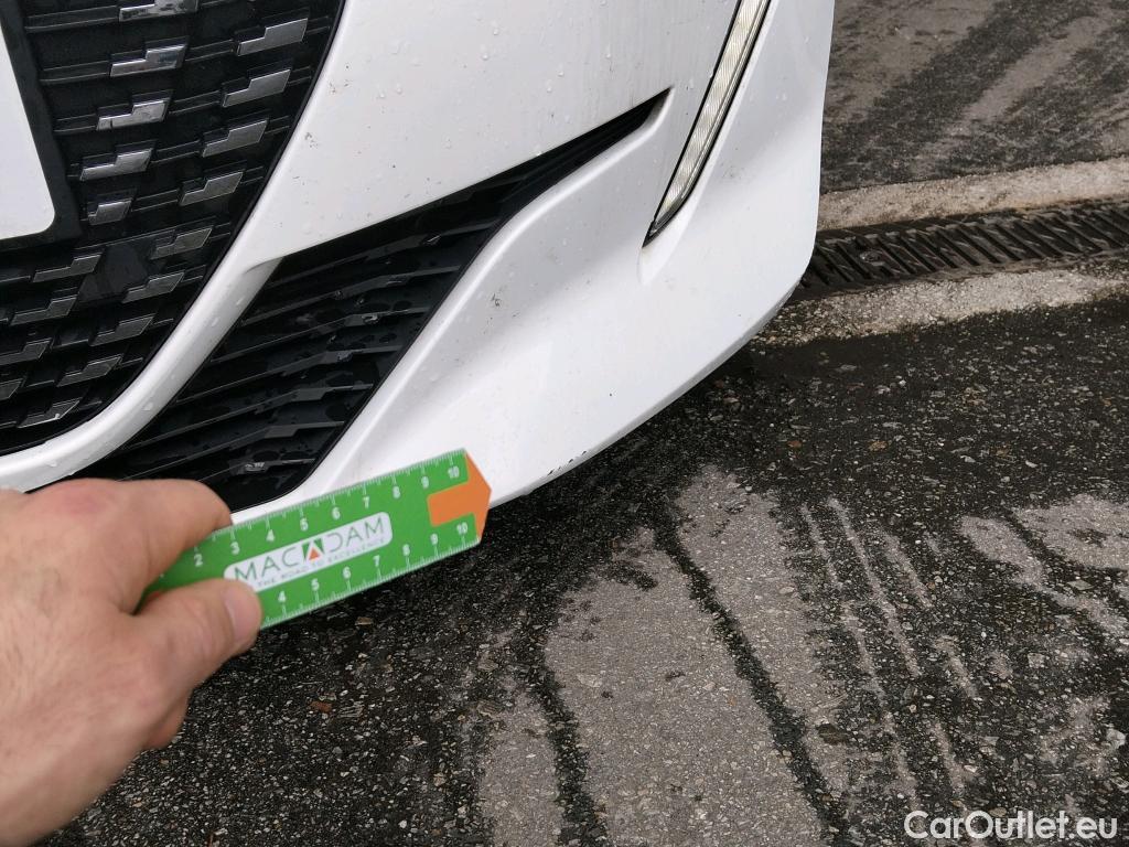  Peugeot  208 PEUGEOT  / 2019 / 5P / berlina con portón BlueHDi 73kW (100CV) Allure #9