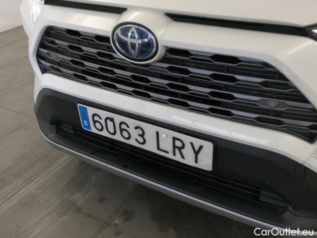  Toyota  RAV4 TOYOTA  / 2018 / 5P / todoterreno 2.5l 220H Advance #3