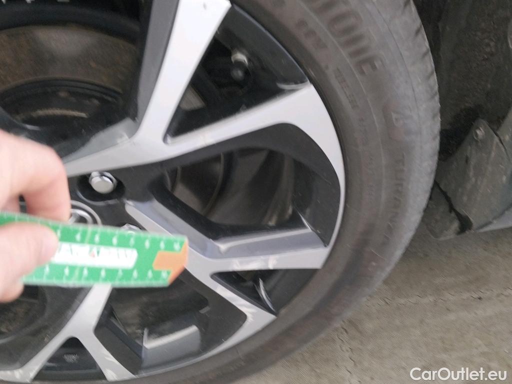  Toyota  C-HR TOYOTA  / 2016 / 5P / todoterreno 1.8 125H Advance (CX) #4