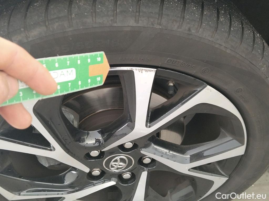  Toyota  C-HR TOYOTA  / 2016 / 5P / todoterreno 1.8 125H Advance (CX) #2