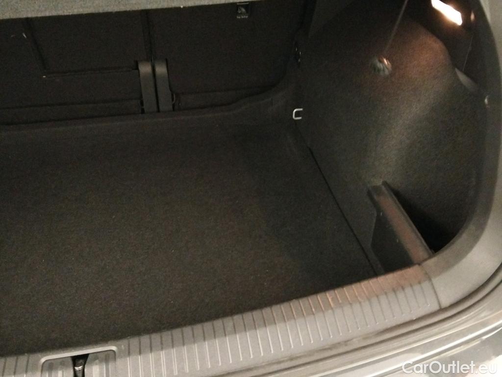  Volkswagen  Tiguan VOLKSWAGEN  / 2020 / 5P / todoterreno Life 2.0 TDI 110kW (150CV) DSG #1