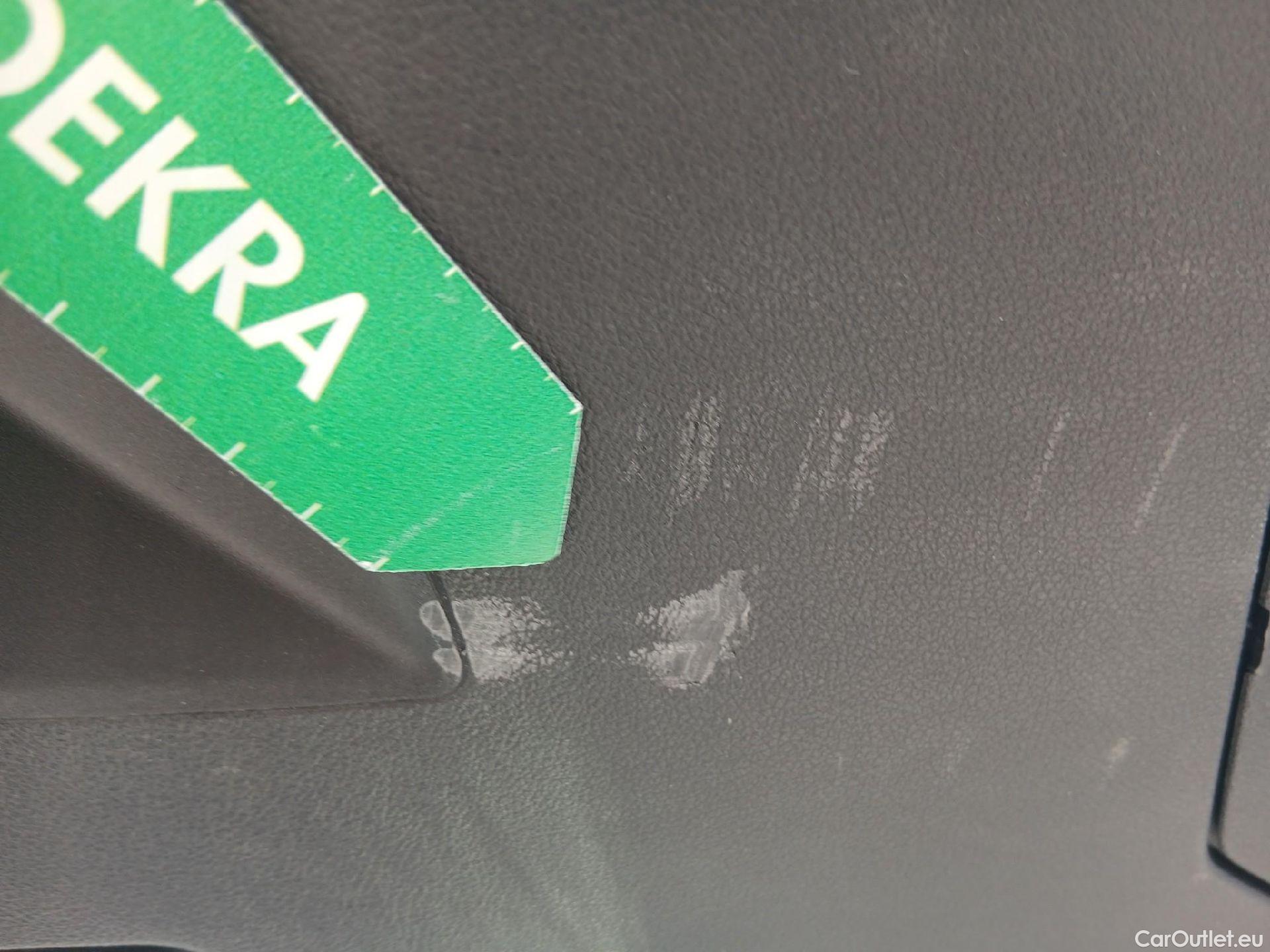  Bmw  Serie 1 BMW  / 2019 / 5P / berlina con portón 116d #18