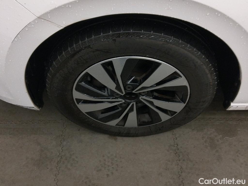  Volkswagen  Polo VOLKSWAGEN  / 2017 / 5P / berlina con portón Advance 1.0 TSI 70kW (95CV) #3