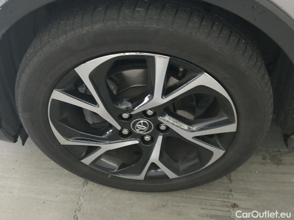  Toyota  C-HR TOYOTA  / 2016 / 5P / todoterreno 1.8 125H Advance (CX) #1