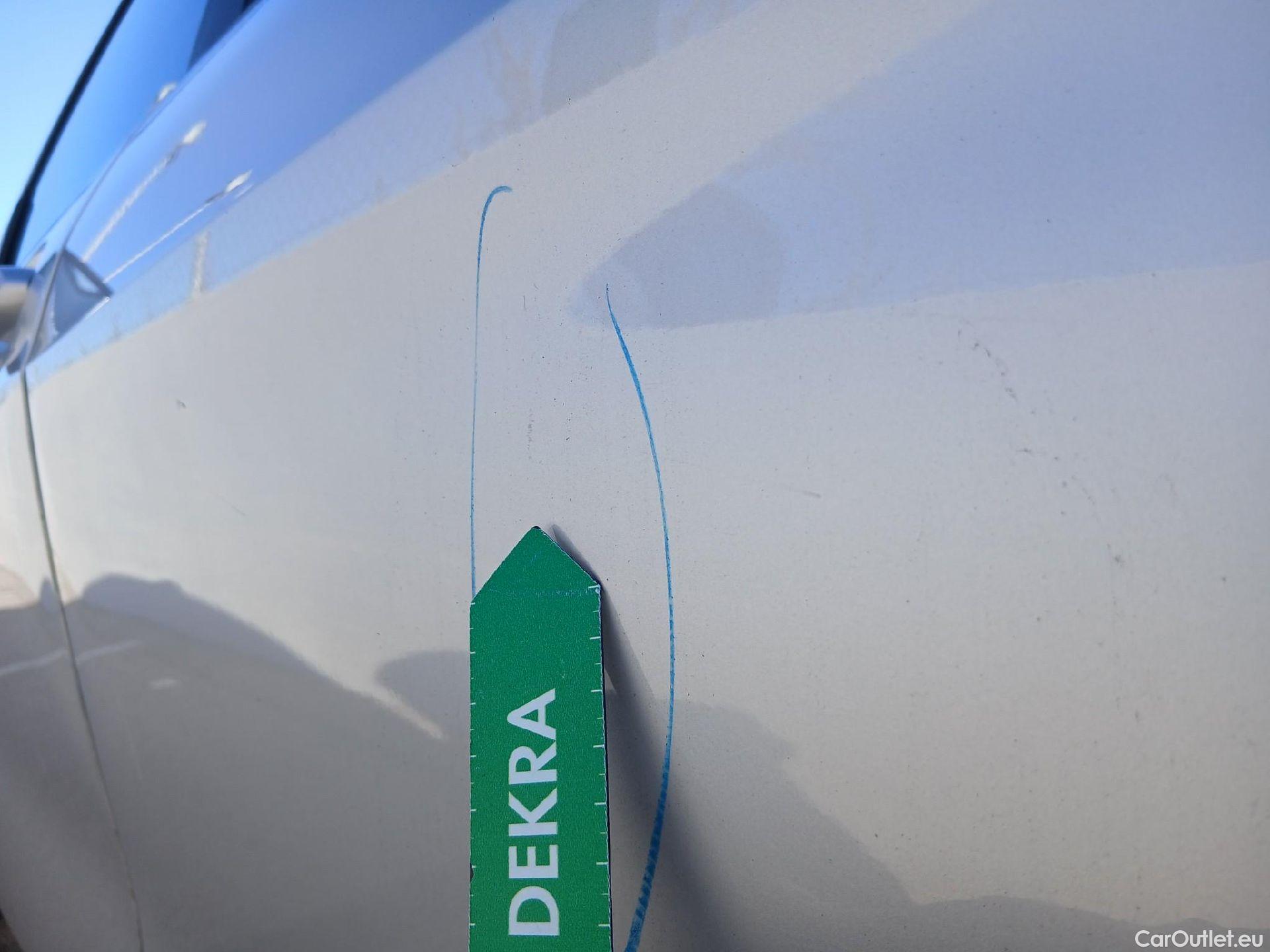  Bmw  Serie 1 BMW  / 2019 / 5P / berlina con portón 116d #6