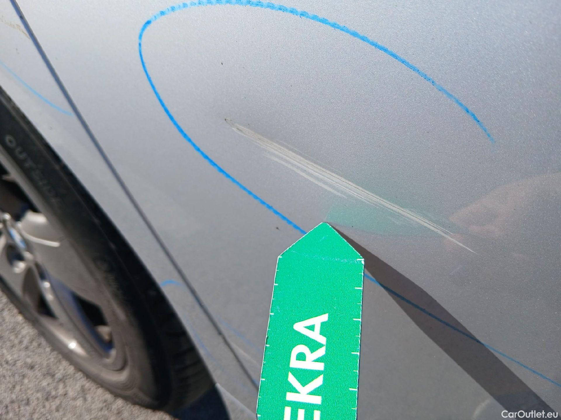  Bmw  Serie 1 BMW  / 2019 / 5P / berlina con portón 116d #24