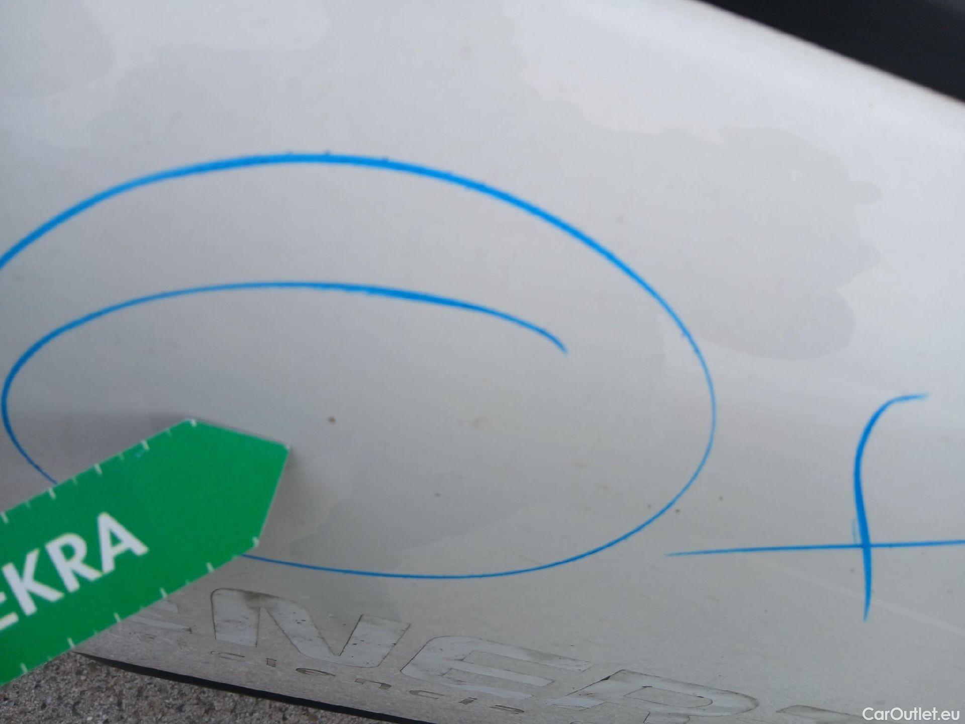  Citroen  C4 Cactus CITROEN  / 2018 / 5P / berlina con portón BlueHDi 100 S&S C-Series(SP) #8