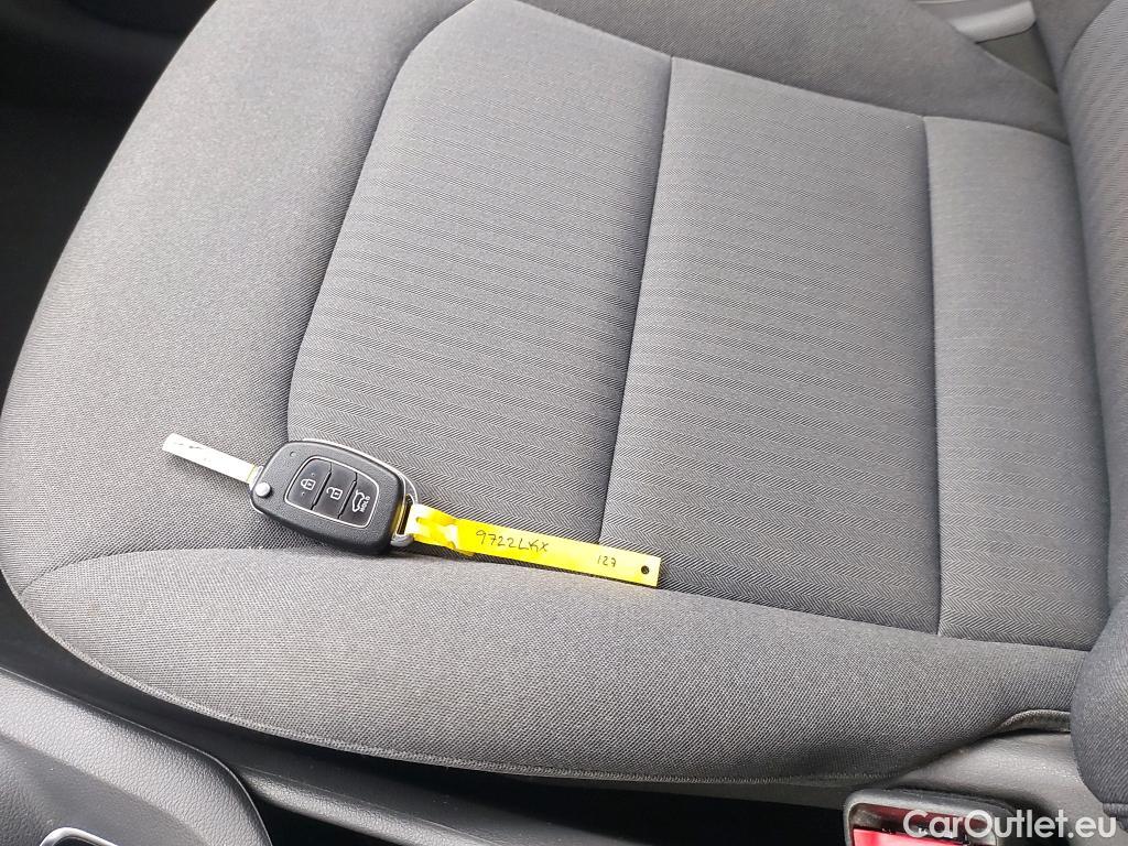  Hyundai   Ioniq HYUNDAI / 2019 / 5P / berlina con portón 1.6 GDI HEV Klass DCT #1