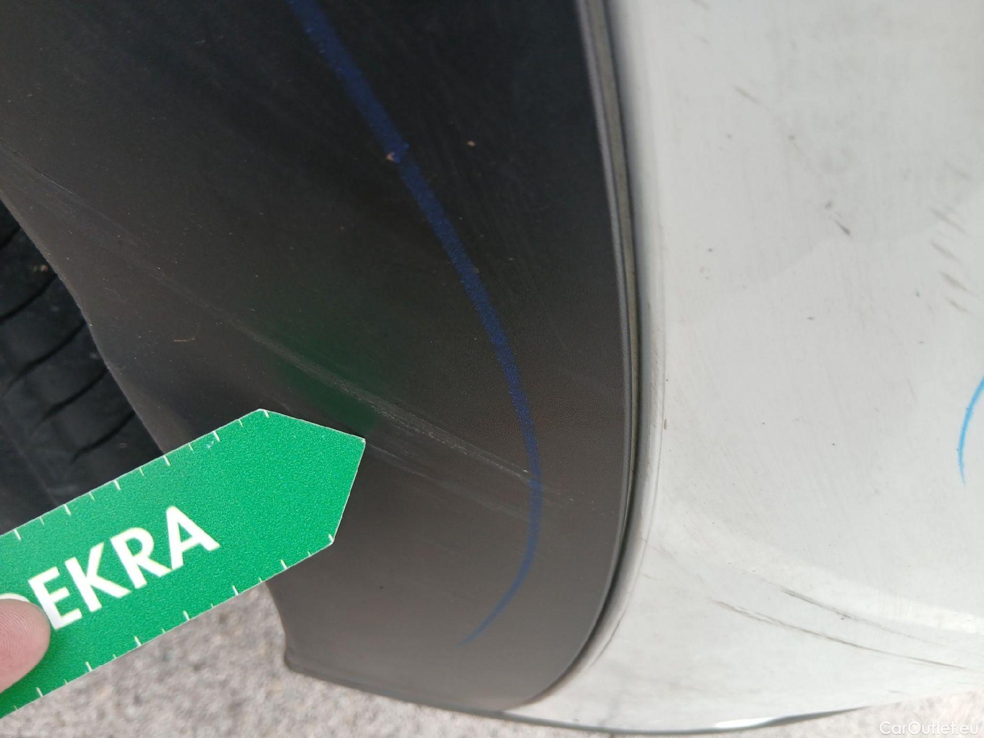  Citroen  C4 Cactus CITROEN  / 2018 / 5P / berlina con portón BlueHDi 100 S&S C-Series(SP) #15