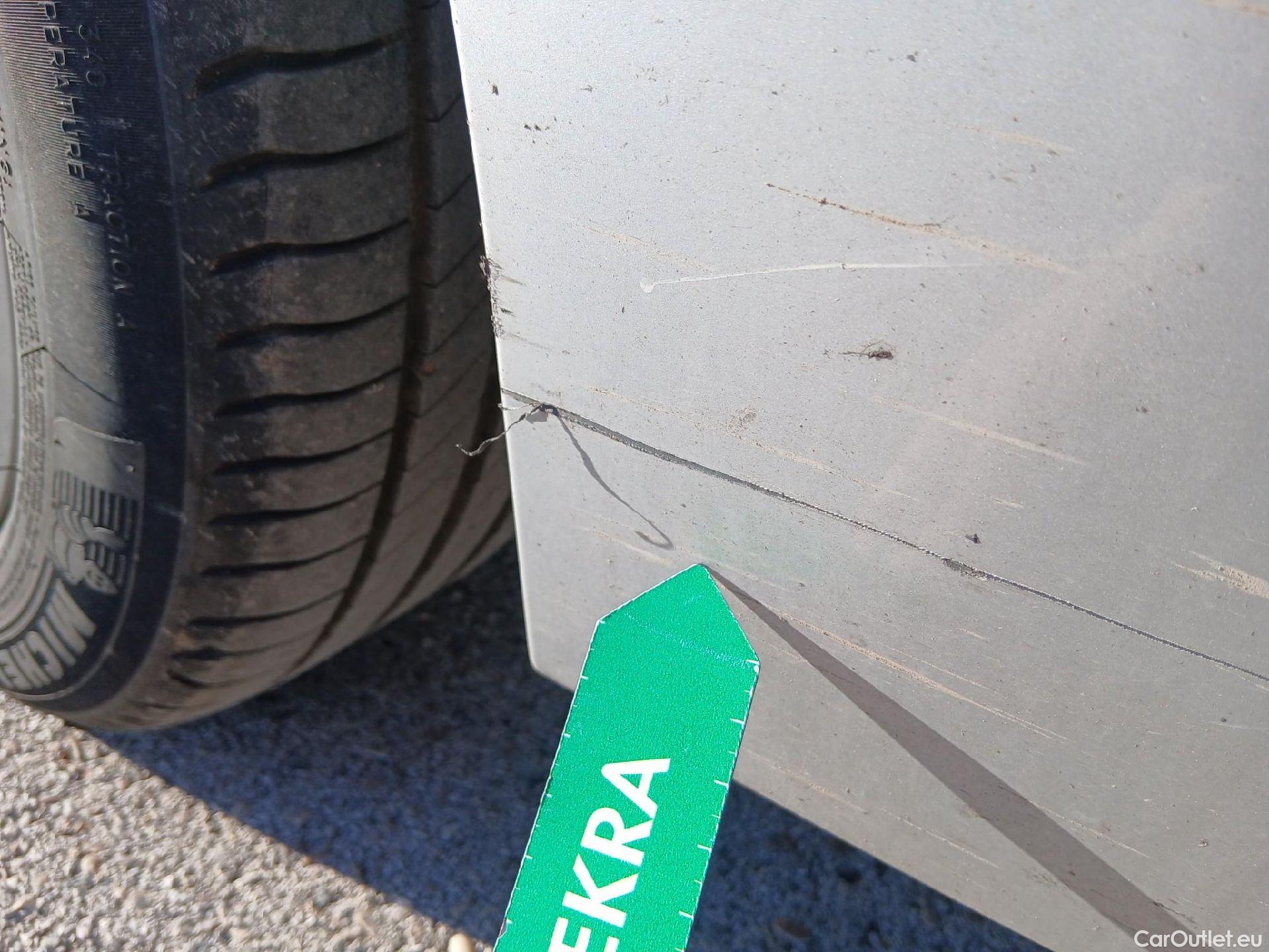  Bmw  Serie 1 BMW  / 2019 / 5P / berlina con portón 116d #26