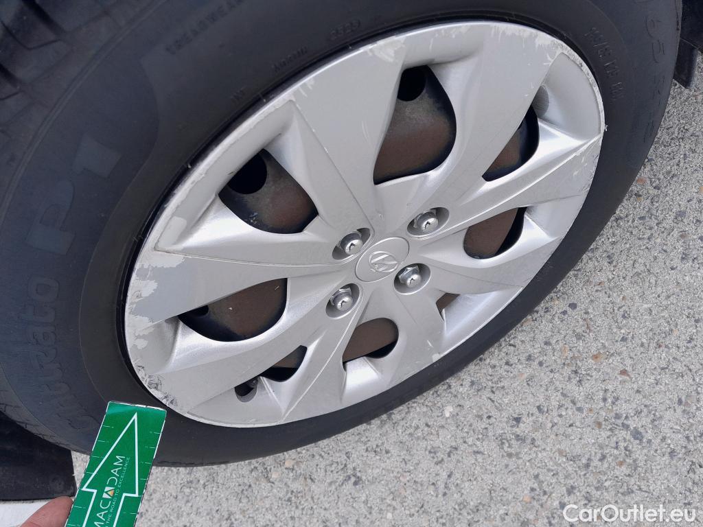  Hyundai  i20 HYUNDAI  5p 2G berlina con portón 1.4 CRDi Klass #43