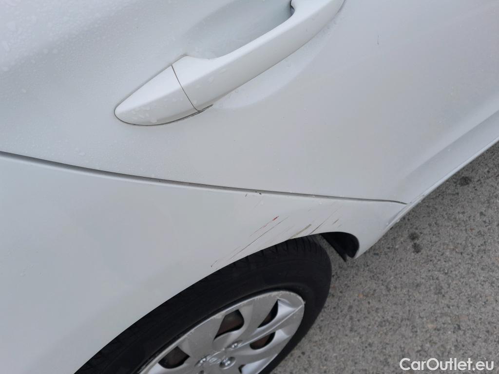  Hyundai  i20 HYUNDAI  5p 2G berlina con portón 1.4 CRDi Klass #15