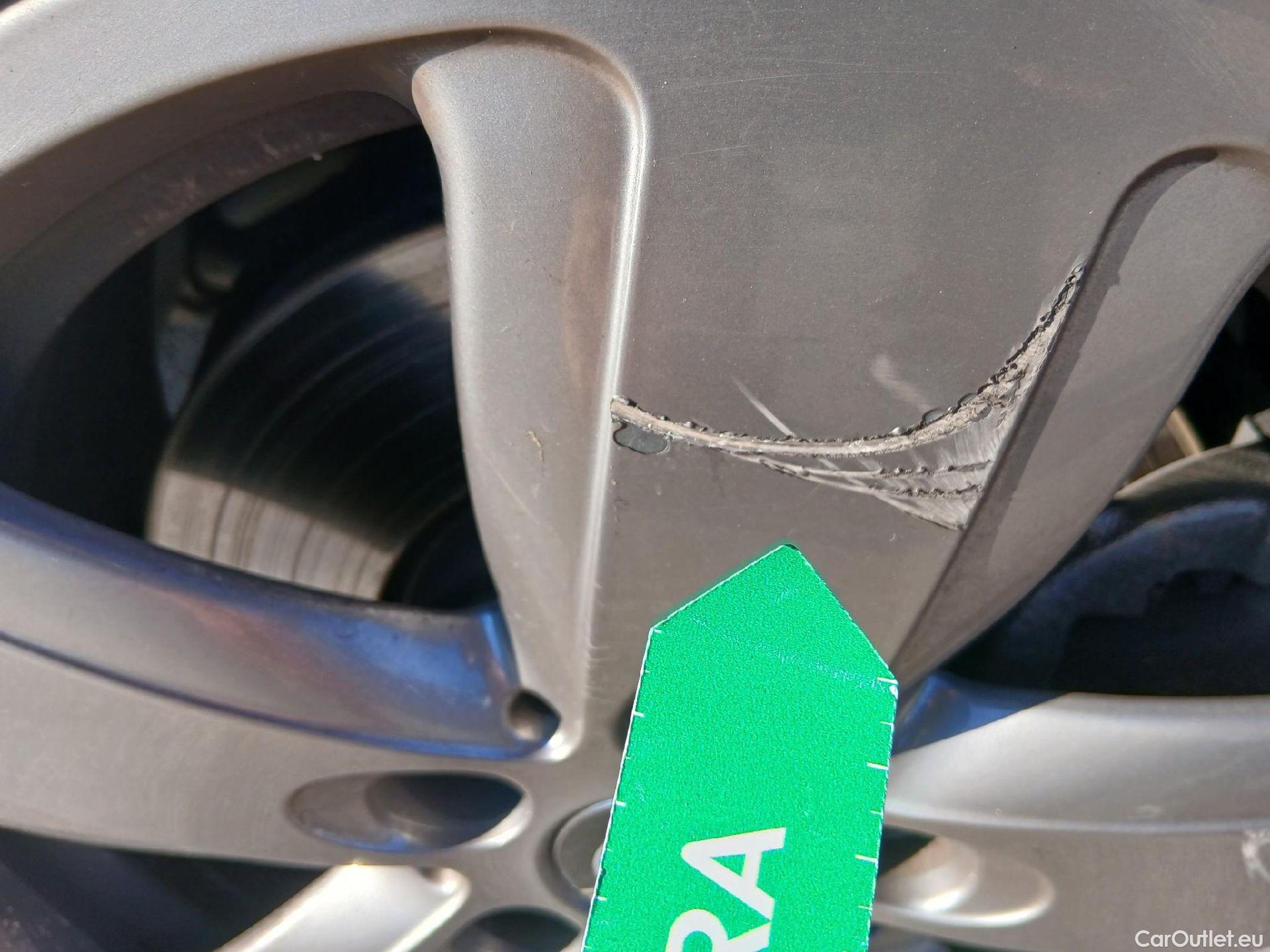  Bmw  Serie 1 BMW  / 2019 / 5P / berlina con portón 116d #32