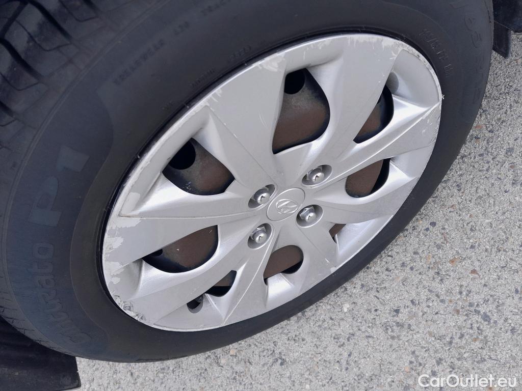  Hyundai  i20 HYUNDAI  5p 2G berlina con portón 1.4 CRDi Klass #42