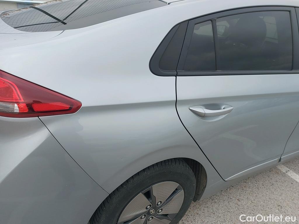  Hyundai   Ioniq HYUNDAI / 2019 / 5P / berlina con portón 1.6 GDI HEV Klass DCT #3