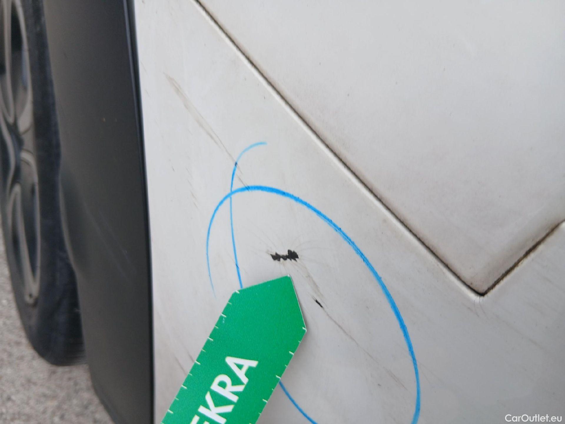  Citroen  C4 Cactus CITROEN  / 2018 / 5P / berlina con portón BlueHDi 100 S&S C-Series(SP) #13