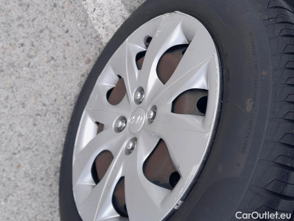  Hyundai  i20 HYUNDAI  5p 2G berlina con portón 1.4 CRDi Klass #38