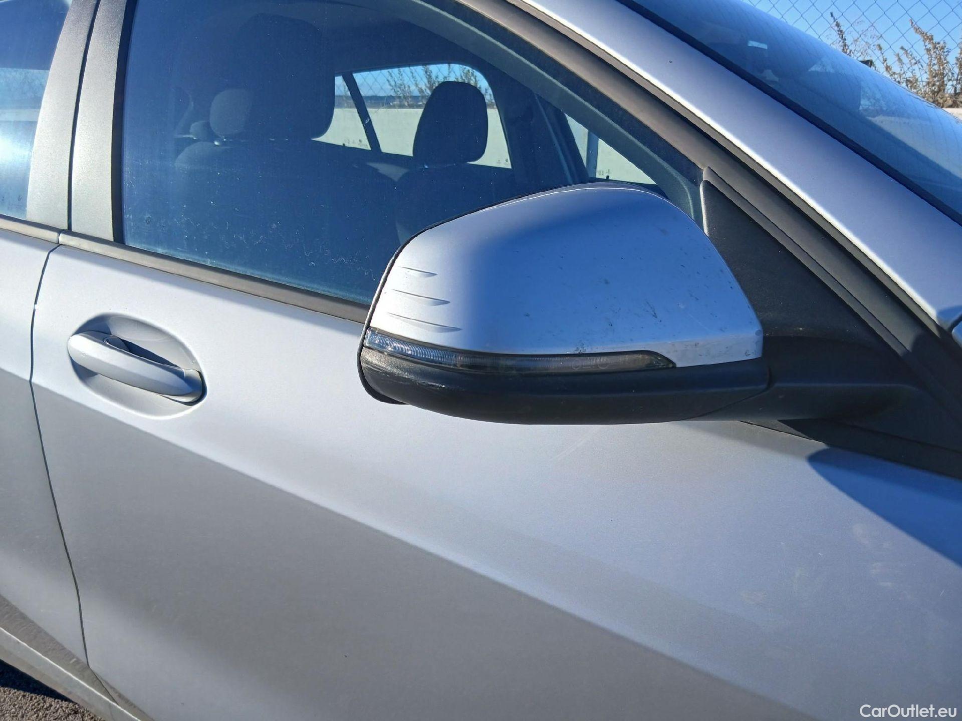  Bmw  Serie 1 BMW  / 2019 / 5P / berlina con portón 116d #28