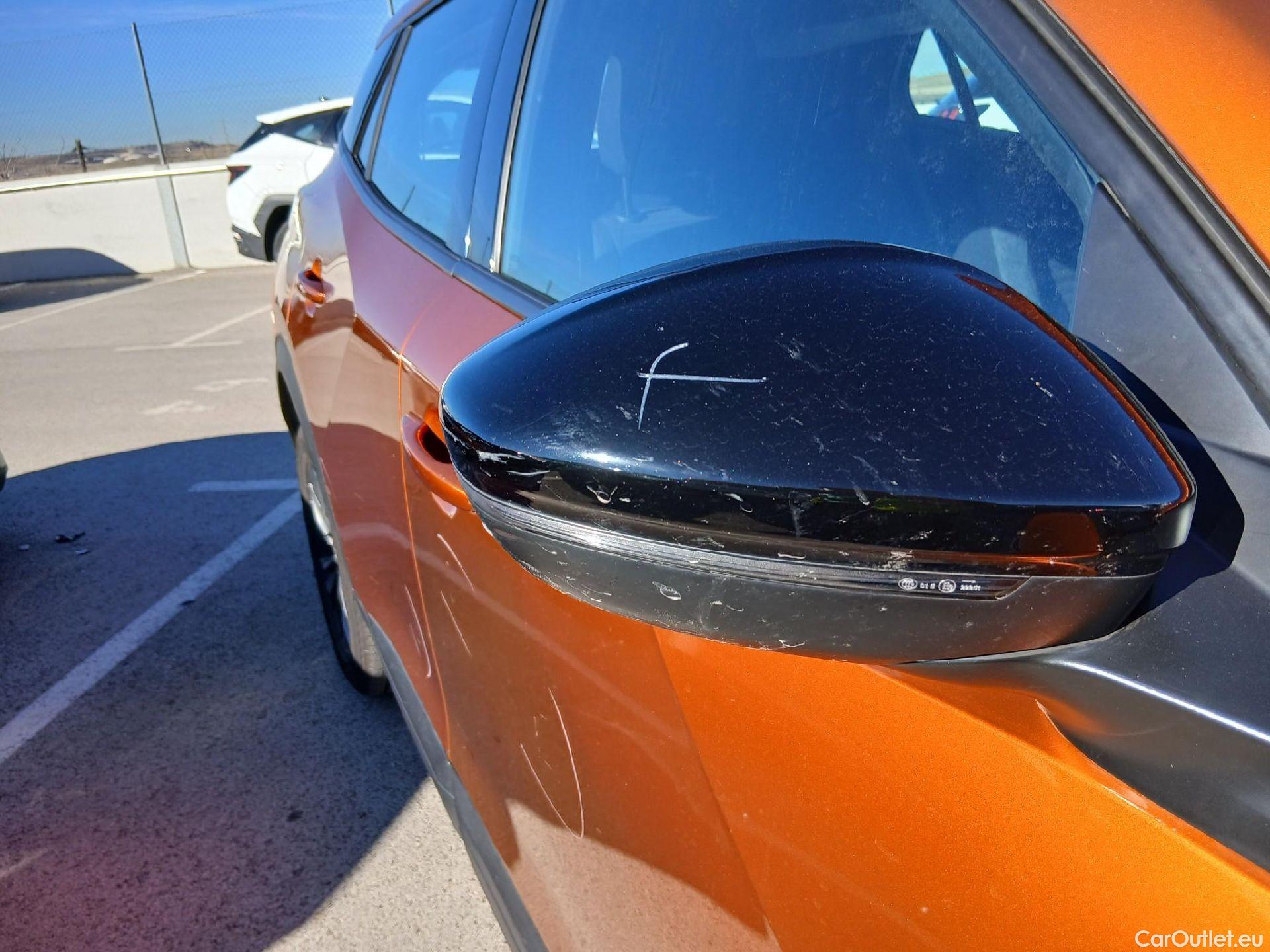  Peugeot  2008 PEUGEOT  / 2019 / 5P / todoterreno Active Pack BlueHDI 81kW (110CV) #39